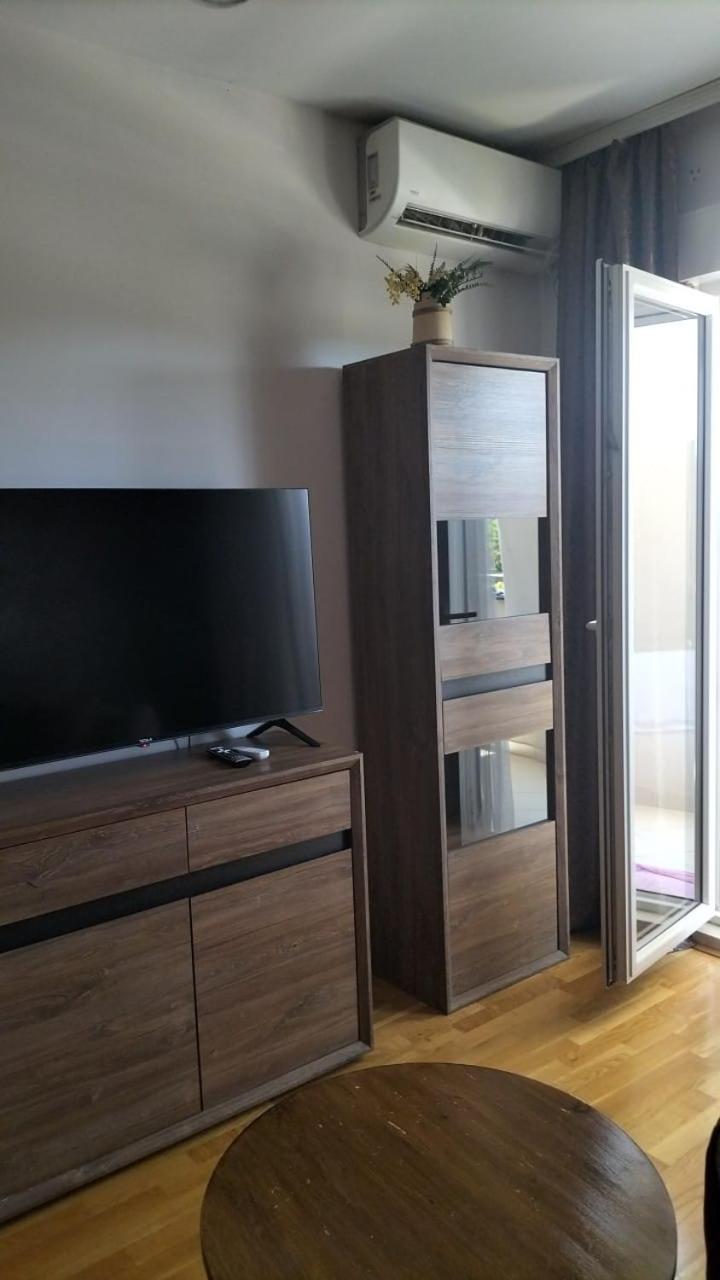 ポドゴリツァOgi Apartmanアパートメント エクステリア 写真